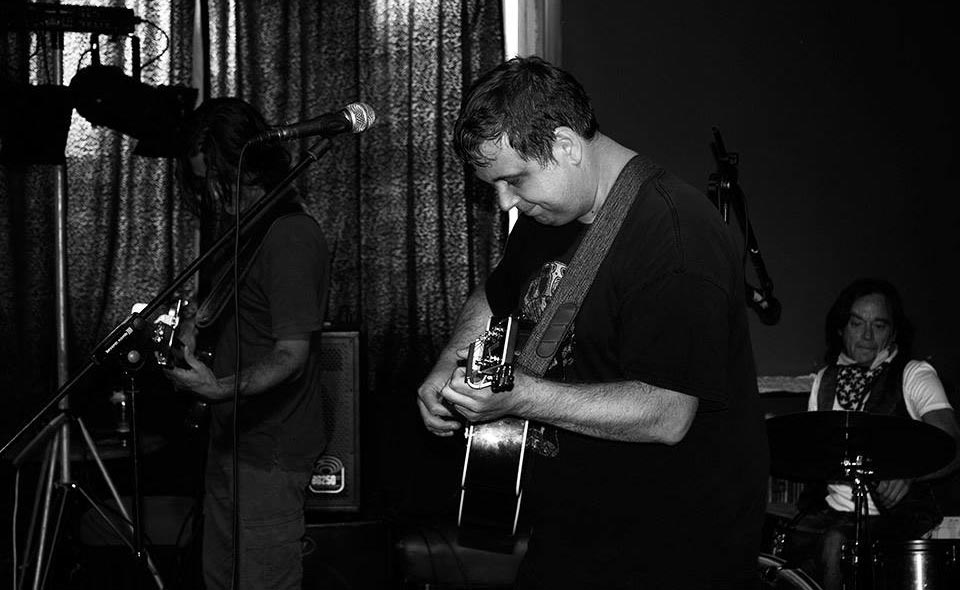 Tinny Bennett with the band